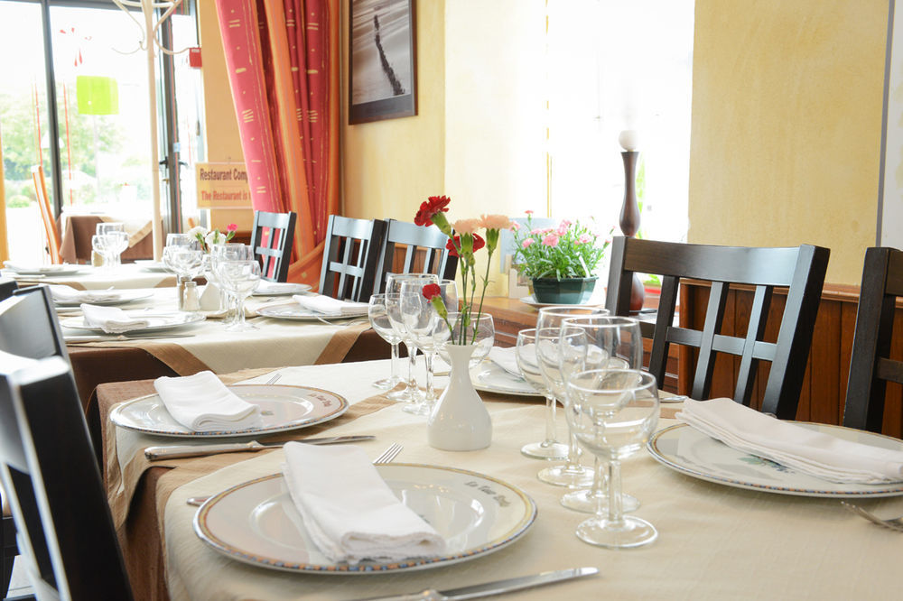 Logis Hotel Et Restaurant La Tour Brette Pontorson Exterior photo